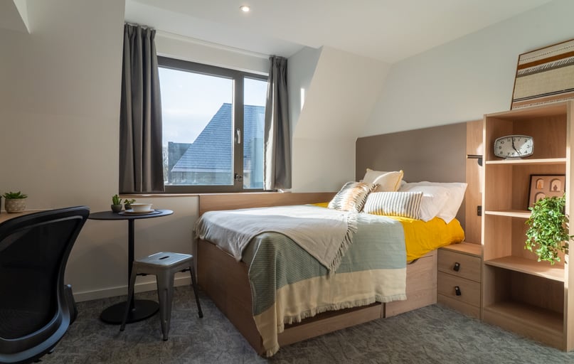 Gold Studio Plus, iQ The Mont, 13 Rilbank Terrace, Marchmont, Edinburgh - Image 1