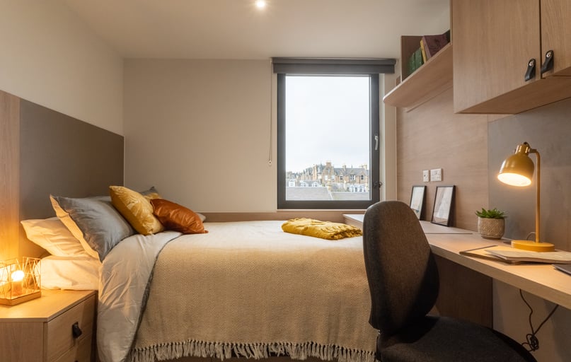 Silver En Suite, iQ The Mont, 13 Rilbank Terrace, Marchmont, Edinburgh - Image 1