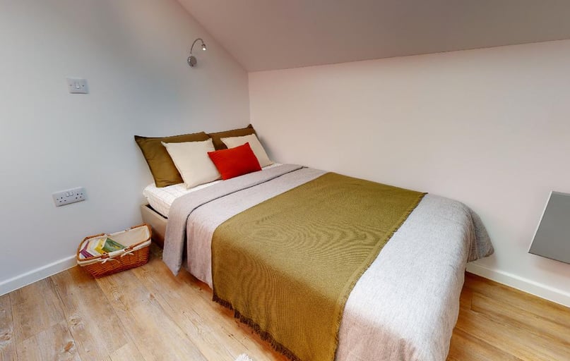 Gold 2 Bed Apartment, iQ The Podium, 70 Egham Hill, City Centre, Egham - Image 1