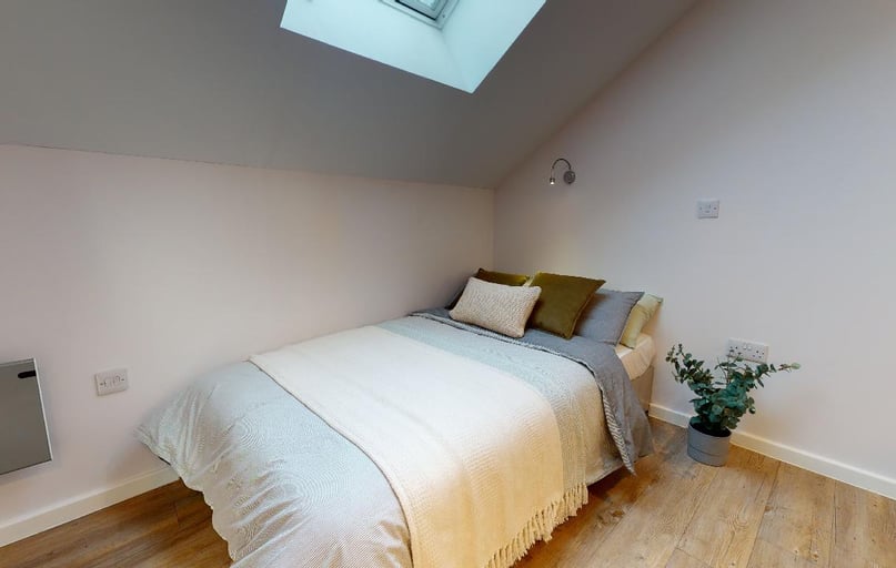 Silver 2 Bed Apartment, iQ The Podium, 70 Egham Hill, City Centre, Egham - Image 1