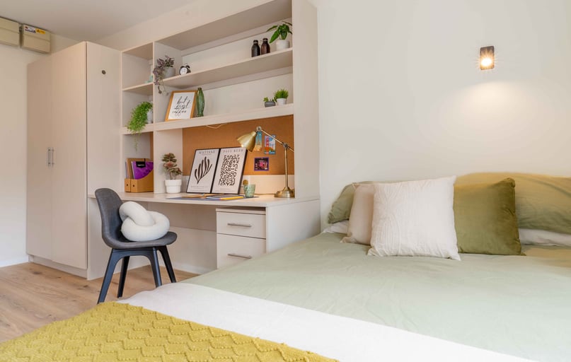 Platinum Studio-2627, iQ The Pad, 71 Egham Hill, City Centre, Egham - Image 1