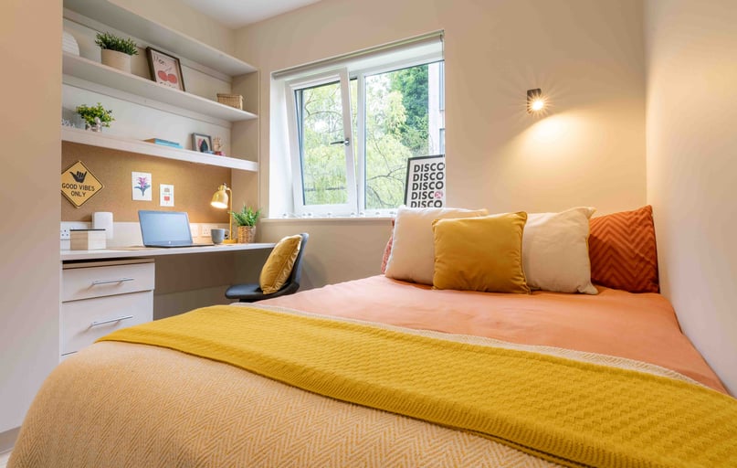 Silver En Suite-2627, iQ The Pad, 71 Egham Hill, City Centre, Egham - Image 1