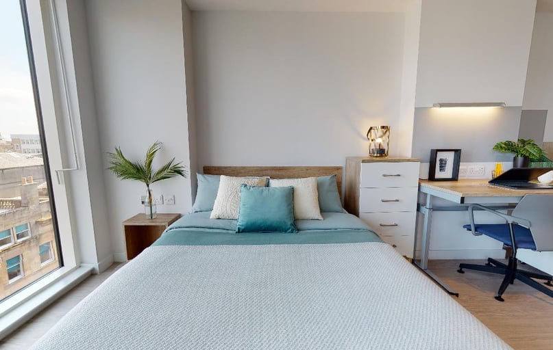 Platinum Studio Plus, iQ Elgin Place, 240 Bath Street, City Centre, Glasgow - Image 1