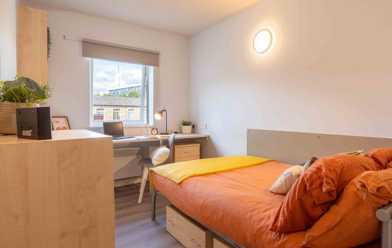 Bronze En Suite, iQ Aspley House, Firth Street, City Centre, Huddersfield - Image 1