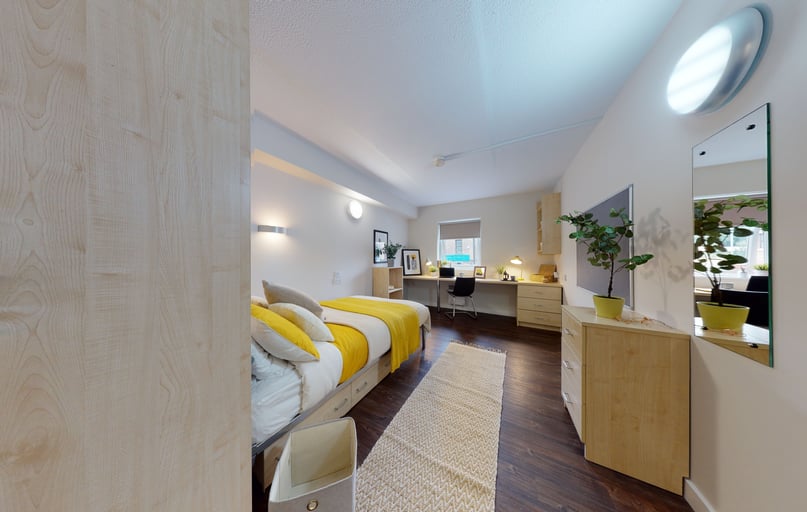 Gold En Suite Plus, iQ Aspley House, Firth Street, City Centre, Huddersfield - Image 1