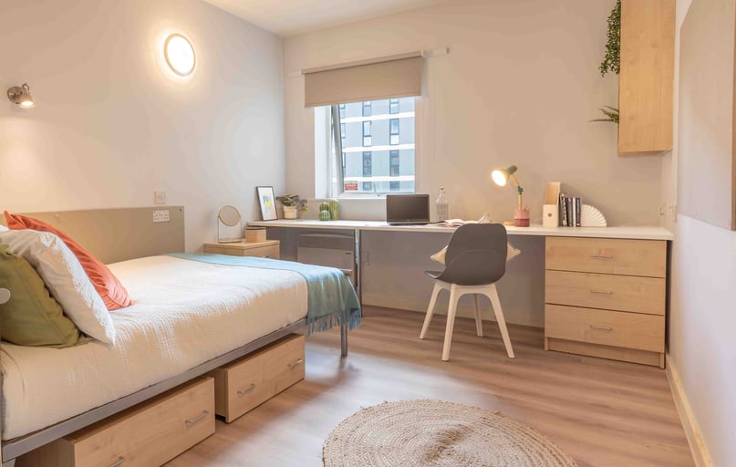 Silver En Suite, iQ Aspley House, Firth Street, City Centre, Huddersfield - Image 1