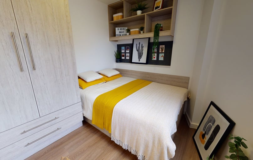 Platinum En Suite, iQ Kingston, 15 Wood Street, City Centre, Kingston - Image 1