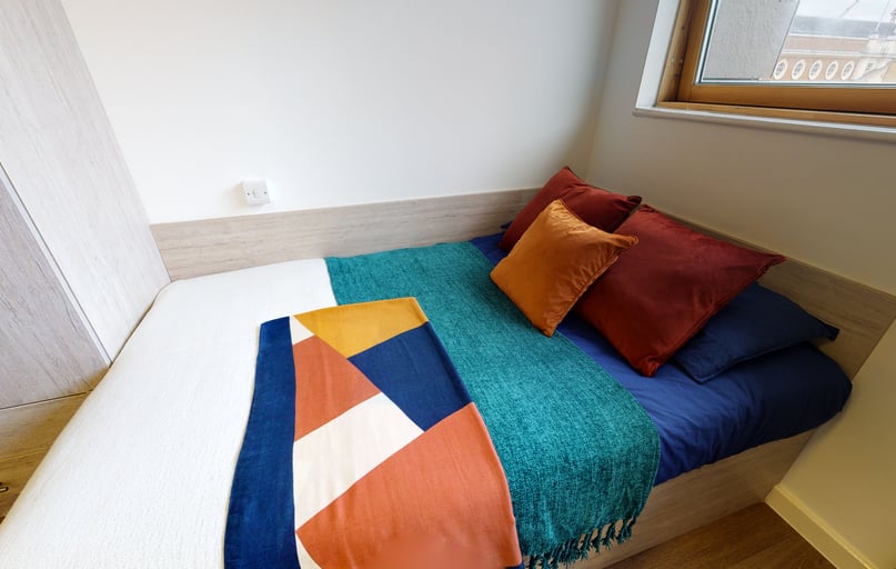 Silver Studio Plus-2627, iQ Kingston, 15 Wood Street, City Centre, Kingston - Image 1