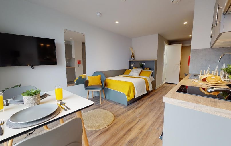 Bronze Studio, iQ Altus House, Tower House Street, City Centre, Leeds - Image 1