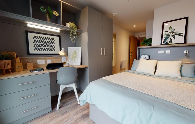 Gold En Suite Plus-2627, iQ Altus House, Tower House Street, City Centre, Leeds - Image 1