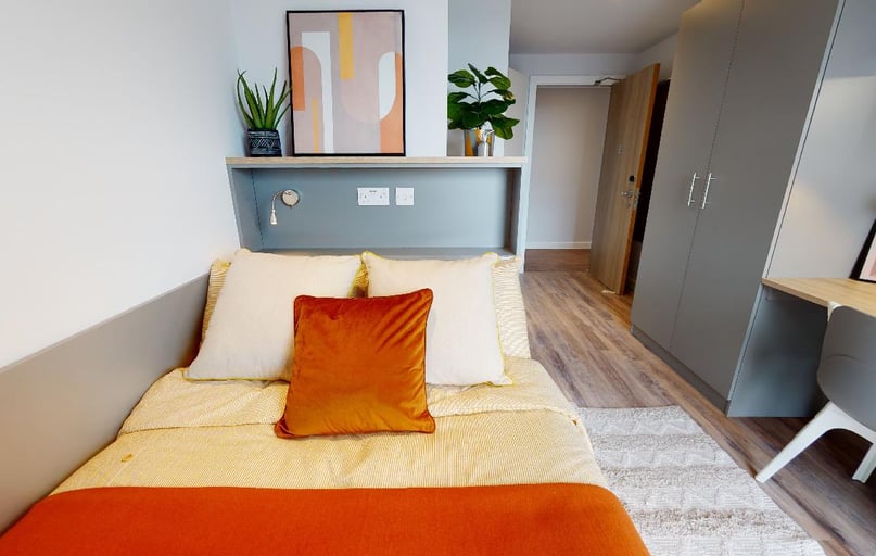 Platinum En Suite, iQ Altus House, Tower House Street, City Centre, Leeds - Image 1