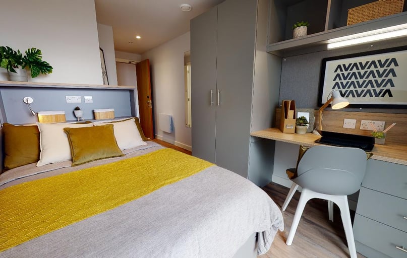 Silver En Suite Plus-2627, iQ Altus House, Tower House Street, City Centre, Leeds - Image 1