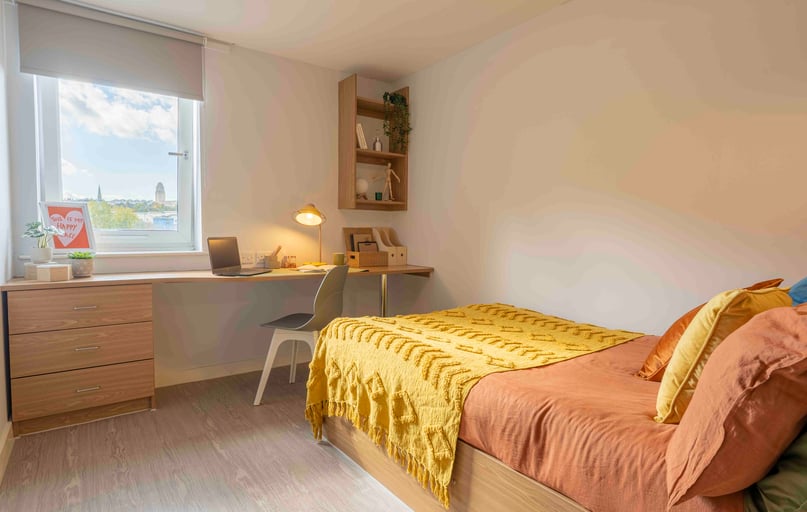 Silver En Suite, iQ Leeds, Cross Chancellor Street, City Centre, Leeds - Image 1