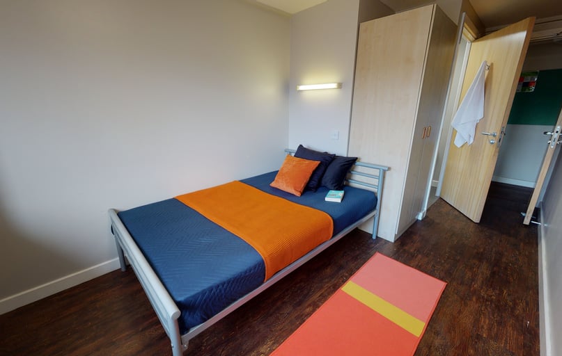 Bronze En Suite, iQ Grosvenor House, 21-23 Newarke Street, City Centre, Leicester - Image 1