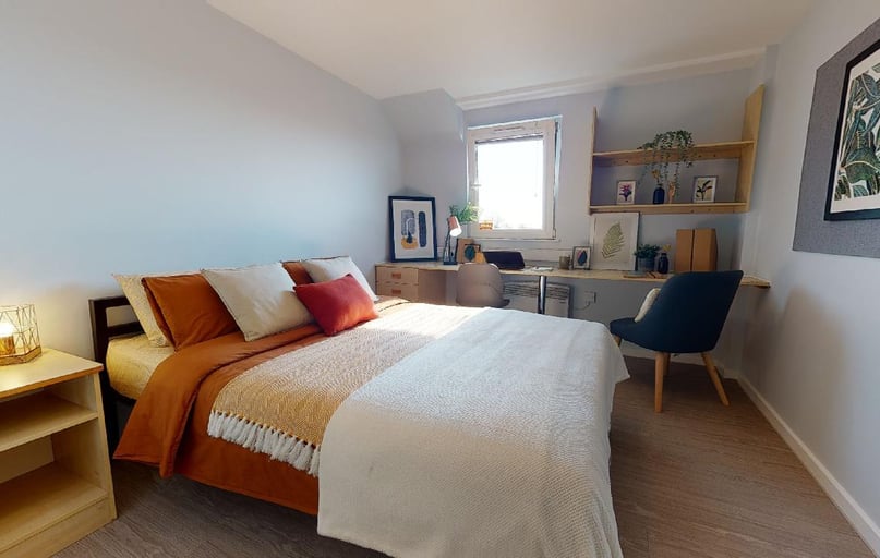 Bronze En Suite Plus, iQ Opal Court, 60 Lancaster Road, City Centre, Leicester - Image 1