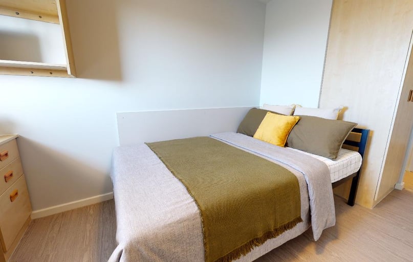 Gold En Suite, iQ Opal Court, 60 Lancaster Road, City Centre, Leicester - Image 1