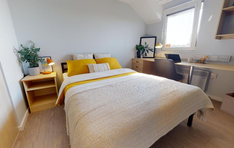 Gold En Suite Plus, iQ Opal Court, 60 Lancaster Road, City Centre, Leicester - Image 1