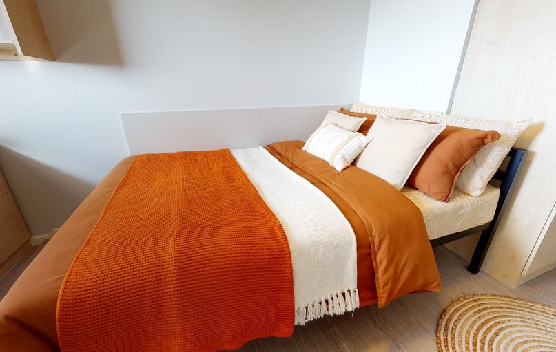 Silver En Suite, iQ Opal Court, 60 Lancaster Road, City Centre, Leicester - Image 1