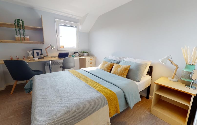 Silver En Suite Plus, iQ Opal Court, 60 Lancaster Road, City Centre, Leicester - Image 1