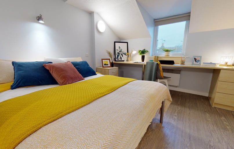 Gold En Suite, iQ Hayes Wharf, Holmes Road, City Centre, Lincoln - Image 1