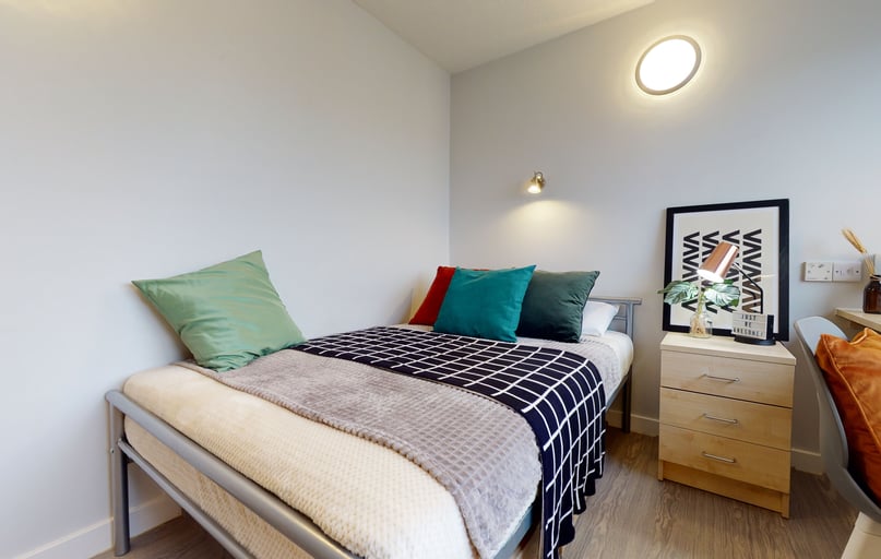 Silver En Suite Plus, iQ Hayes Wharf, Holmes Road, City Centre, Lincoln - Image 1