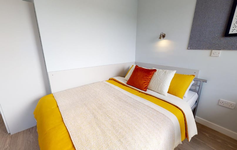 Gold Studio Deluxe, iQ Pavilions, Pavilions Student Village, Ruston Way, Lincoln - Image 1