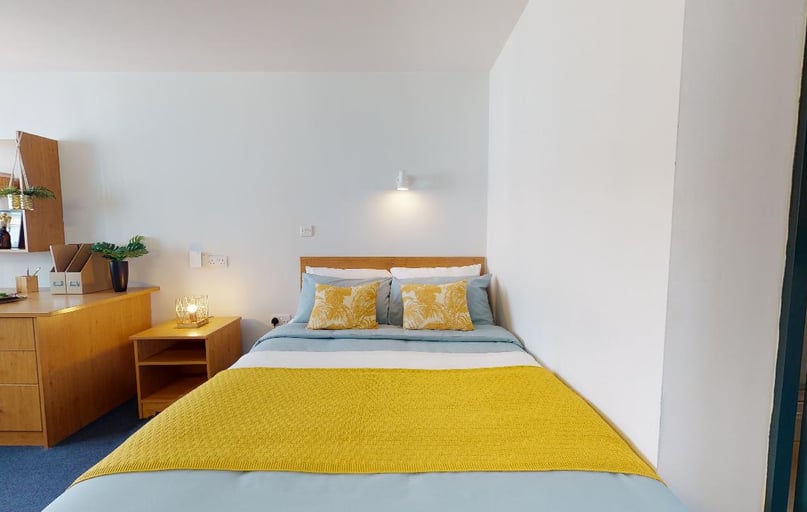 Platinum Studio Plus, iQ Pavilions, Pavilions Student Village, Ruston Way, Lincoln - Image 1