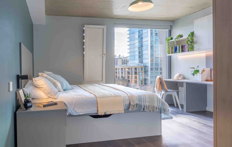 Platinum Studio Deluxe, iQ Aldgate, 60 Commercial Road, Aldgate, London - Image 1