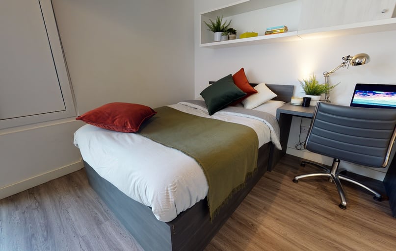 Platinum Studio Premium, iQ Aldgate, 60 Commercial Road, Aldgate, London - Image 1