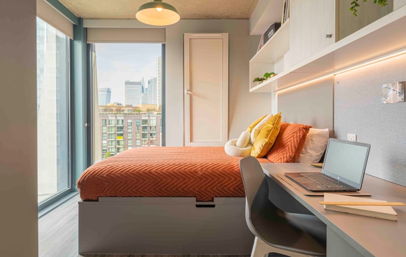 Silver Studio Deluxe, iQ Aldgate, 60 Commercial Road, Aldgate, London - Image 1