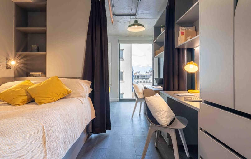 Twin Room Plus, iQ Aldgate, 60 Commercial Road, Aldgate, London - Image 1