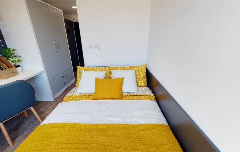 Bronze En Suite, iQ Bloomsbury, 200 Euston Road, Bloomsbury, London - Image 1