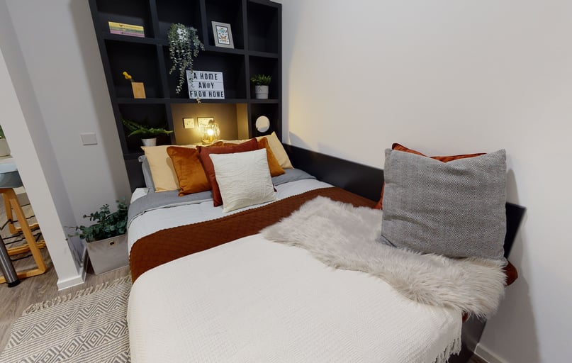 Platinum Studio, iQ Bloomsbury, 200 Euston Road, Bloomsbury, London - Image 1