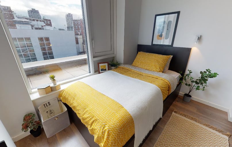 Gold En Suite, iQ City, 11 Bastwick Street, Finsbury, London - Image 1