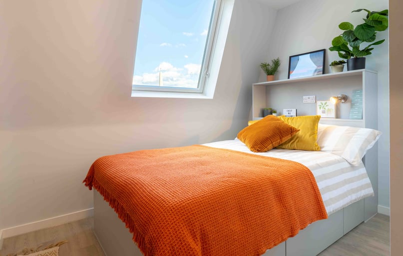 Gold En Suite Plus, iQ City, 11 Bastwick Street, Finsbury, London - Image 1