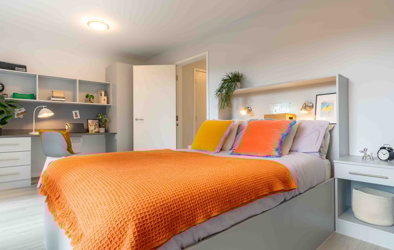 Silver 1 Bed Apt Plus, iQ City, 11 Bastwick Street, Finsbury, London - Image 1