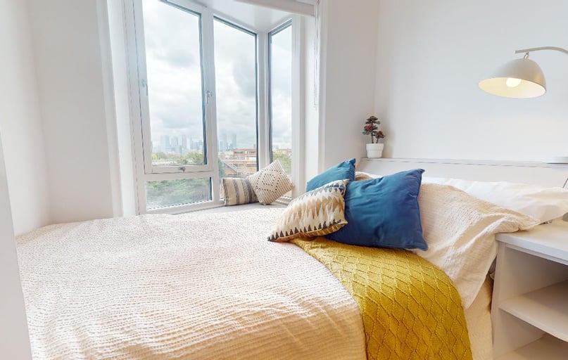 Silver Studio Plus, iQ East Court, 450 Mile End Road, Mile End, London - Image 1