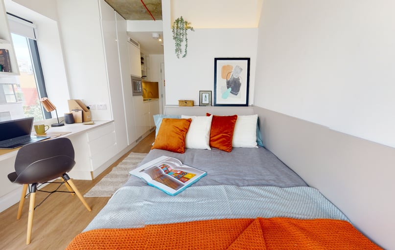 Silver Studio Deluxe, iQ Flinders House, Bear Point, 2 East Parkside, Greenwich, London - Image 1