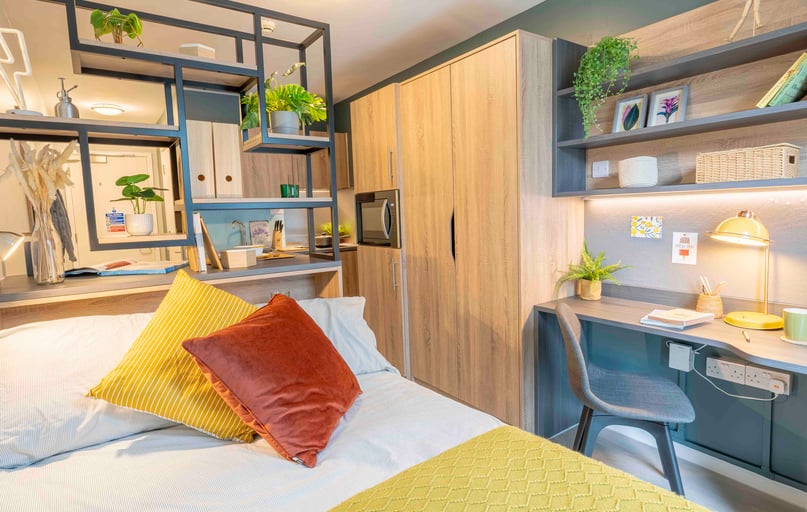 Bronze Studio Plus, iQ Hammersmith, 230 Shepherds Bush Rd, Hammersmith, London - Image 1