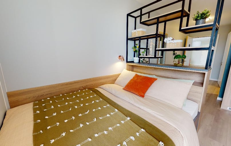 Gold Studio Plus Large, iQ Hammersmith, 230 Shepherds Bush Rd, Hammersmith, London - Image 1