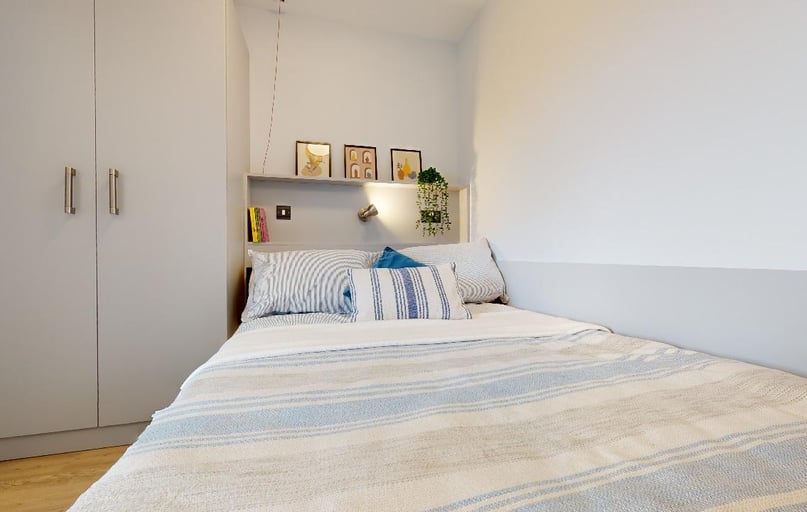 Gold Studio, iQ Highbury, 201 Isledon Road, Finsbury Park, London - Image 1