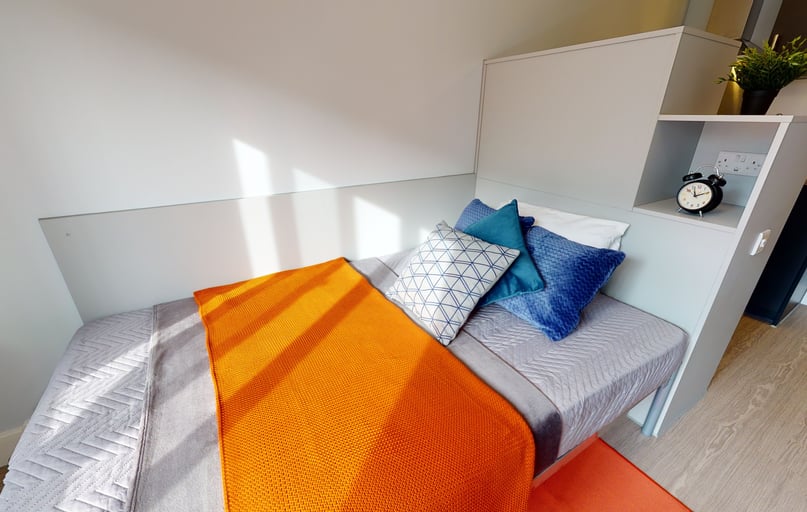 Bronze Studio, iQ Hoxton, 67 Kingsland Road, Hoxton, London - Image 1