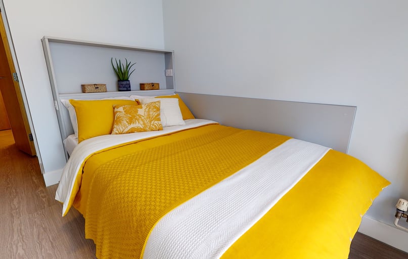 Gold En Suite Plus, iQ Hoxton, 67 Kingsland Road, Hoxton, London - Image 1