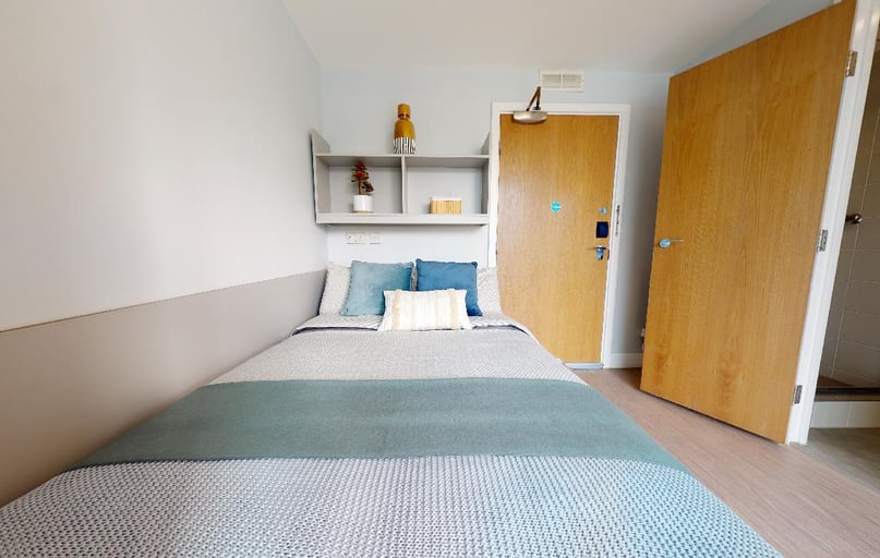 Platinum En Suite Plus, iQ Hoxton, 67 Kingsland Road, Hoxton, London - Image 1