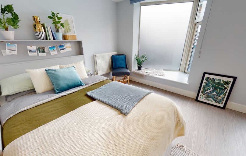 Platinum Studio Plus, iQ Hoxton, 67 Kingsland Road, Hoxton, London - Image 1