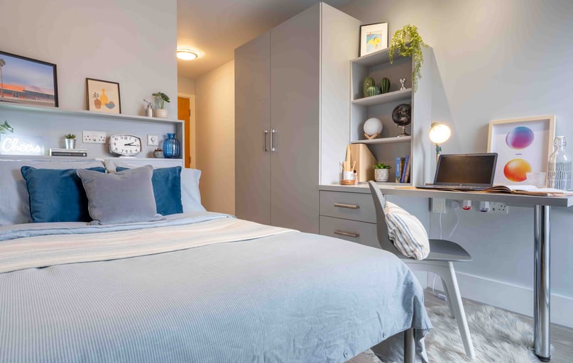 Bronze En Suite, iQ Magenta House, Whitechapel Road, Spitalfields, London - Image 1