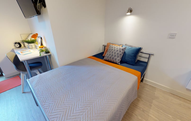 Bronze Studio Plus, iQ Magenta House, Whitechapel Road, Spitalfields, London - Image 1