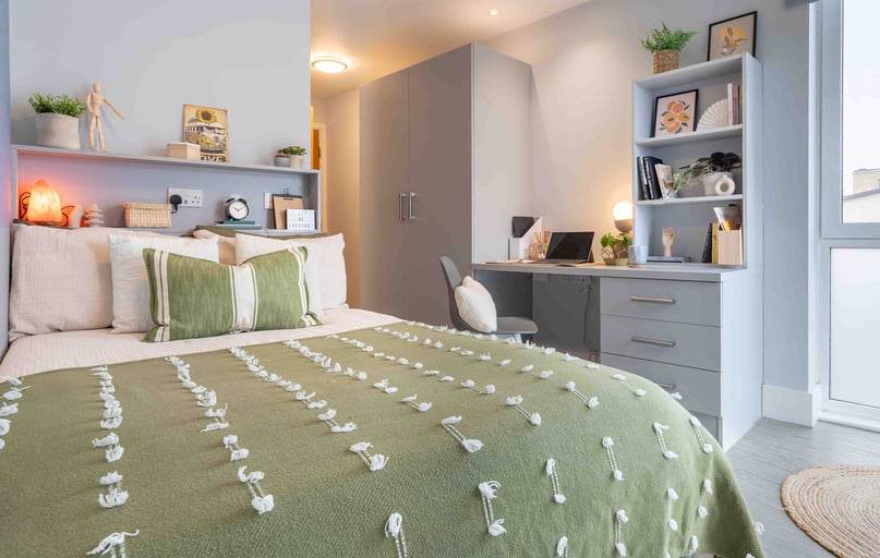 Silver En Suite, iQ Magenta House, Whitechapel Road, Spitalfields, London - Image 1