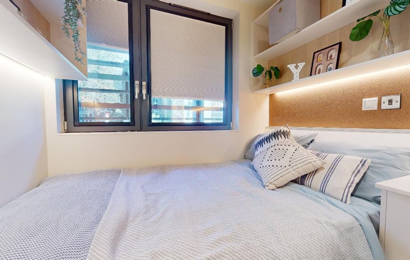 Bronze 3 Bed Apt Plus, iQ Paris Gardens, 6 Paris Garden, Southwark, London - Image 1