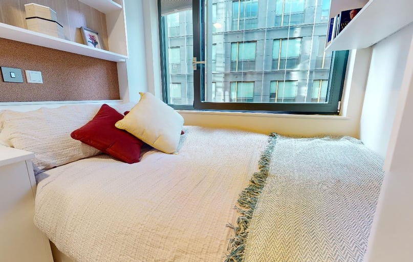 Gold 2 Bed Apt Plus, iQ Paris Gardens, 6 Paris Garden, Southwark, London - Image 1